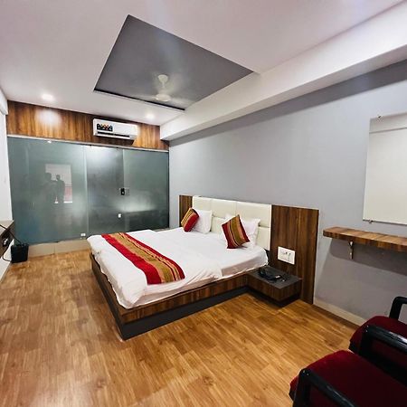 The Valentine Hotel Surat Exterior photo
